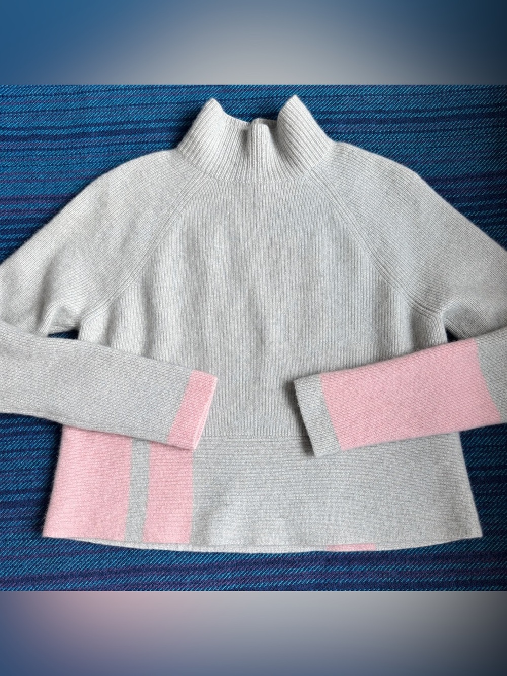 100% Cashmere Gray and Baby Pink color block Turtleneck Sweater